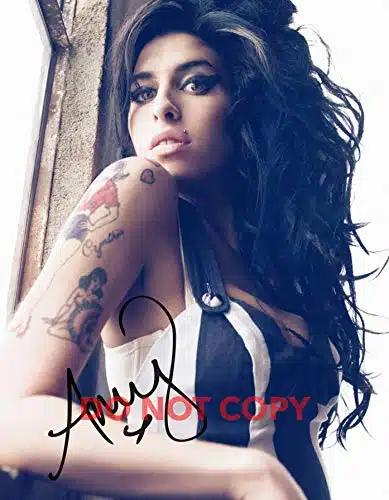 Amy Winehouse Legendary Singer Reprint Signed Xphoto #